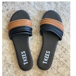 Tkees sandals slides EUC black and tan Size 7